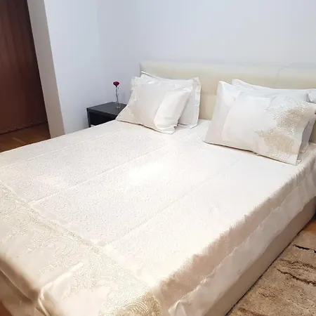 Luxury Arena Nationala Apartman